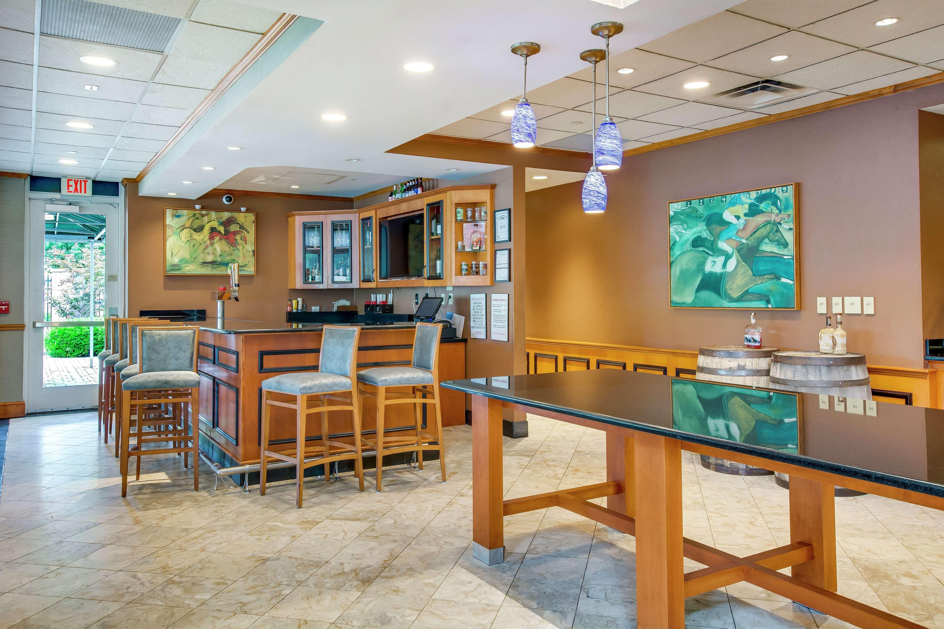 Hilton Garden Airport Hotel 3*