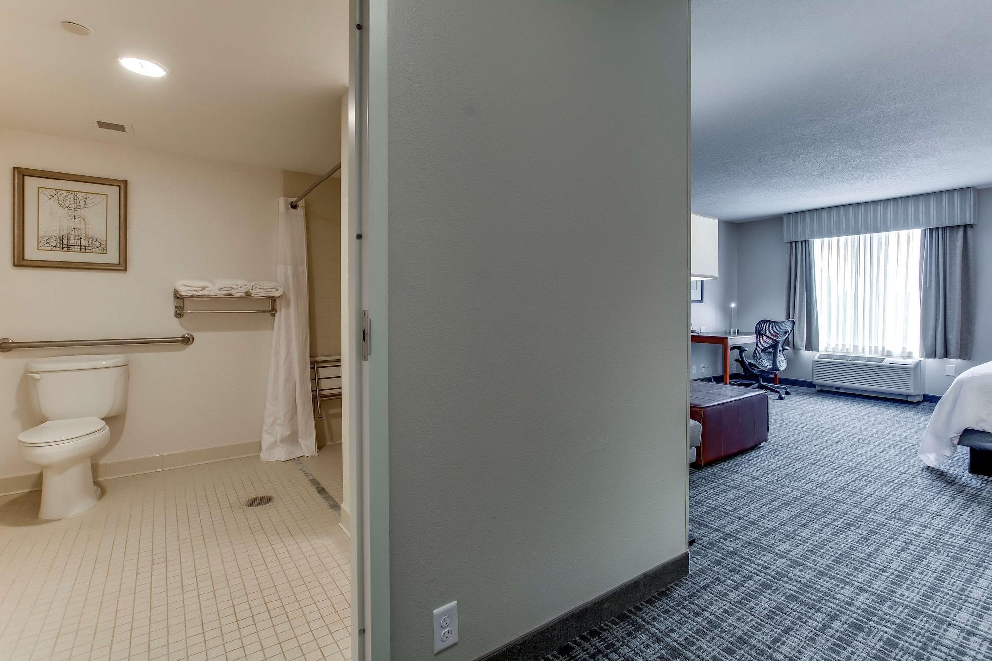 Hilton Garden Airport 3*